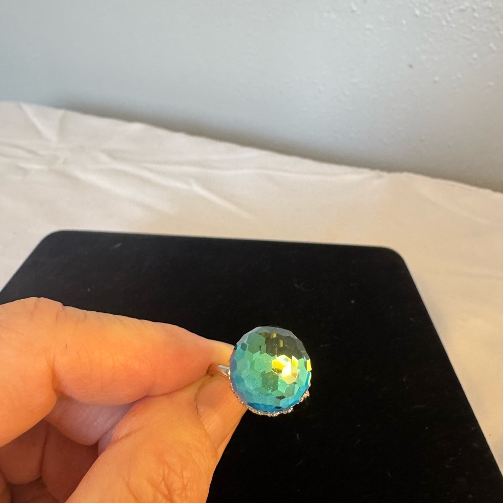 Vintage Sarah Coventry Changing Light-Reflecting Crystal Blue Iridescent Ring